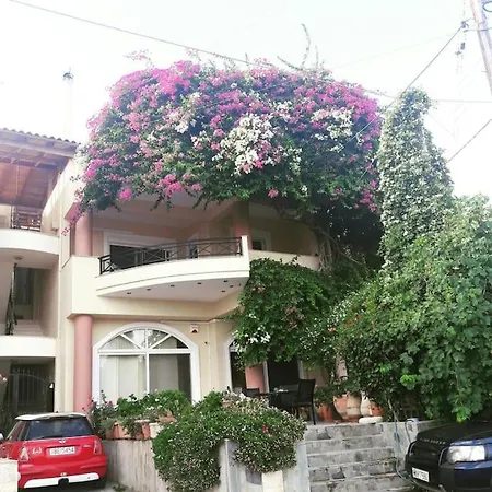 بيت للعطل Lenico Beachfront