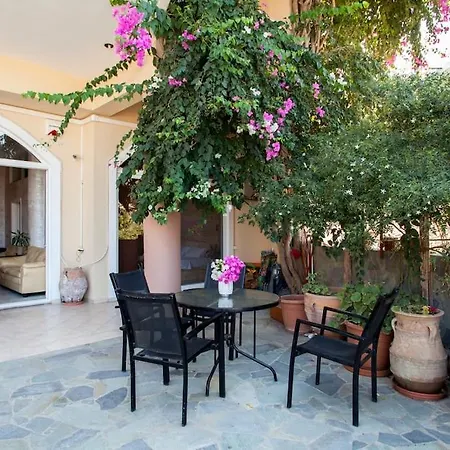 بيت للعطل Lenico Beachfront *
